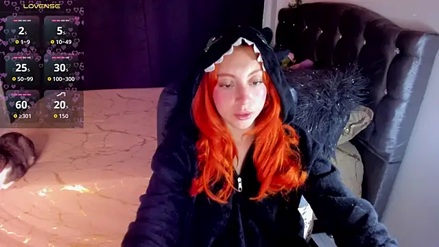 Snapshot of Violetaarey chatting on April 2026 02:14:02 AM Violetaarey online show from April 2026 02:14:02 AM