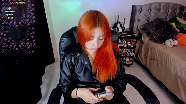 Snapshot of Violetaarey chatting on April 2026 08:57:02 PM Violetaarey online show from April 2026 08:57:02 PM