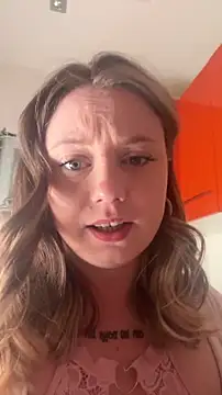 chloetarducci online show from April 2026 06:25:01 PM