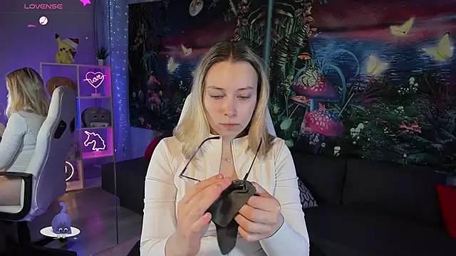 TiffanyBatson online show from January 2025 05:27:01 AM