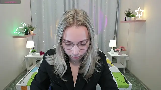 TiffanyBatson online show from March 2025 04:08:02 AM