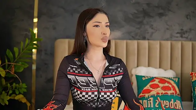 Snapshot of Mayleen_x chatting on June 2026 11:33:01 AM Mayleen x online show from June 2026 11:33:01 AM