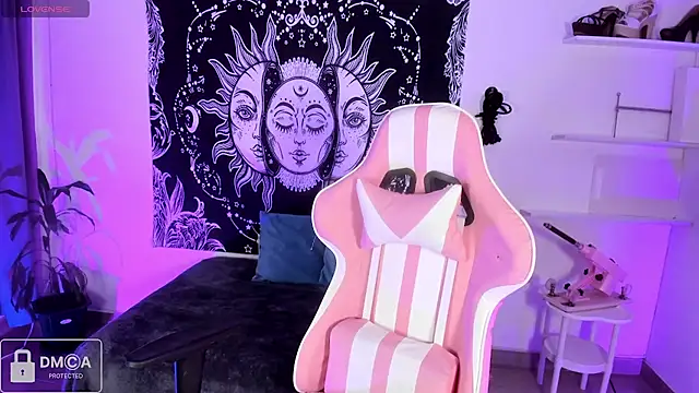 Violet-Queen online show from June 2026 09:46:01 PM