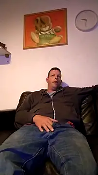 Knuffelstaaf123 online show from April 2026 09:43:02 PM