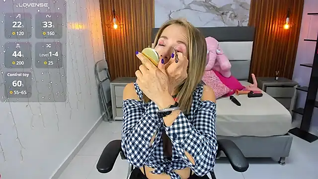 CATIAJONES online show from February 2026 04:25:01 PM