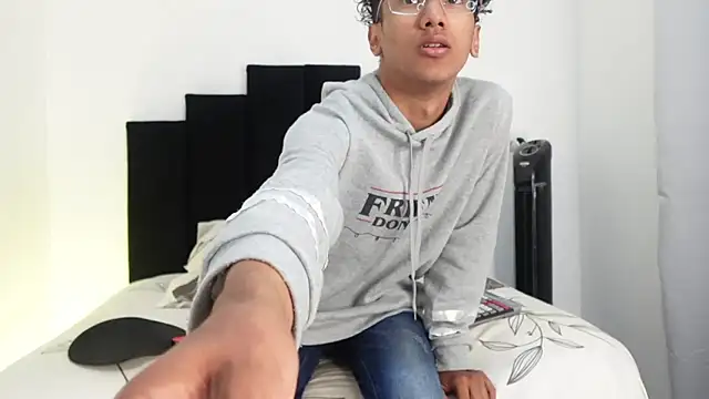 harrytwink18 online show from January 2025 01:49:02 PM