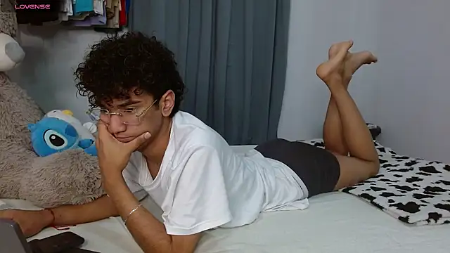 harrytwink18 online show from April 2026 02:17:02 PM