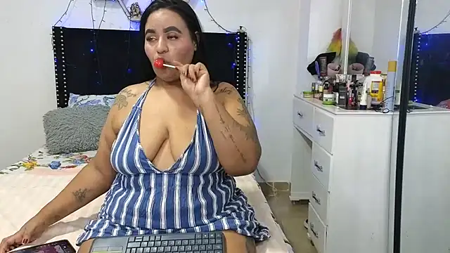Snapshot of charlotte_077 chatting on June 2026 05:01:02 AM charlotte 077 online show from June 2026 05:01:02 AM