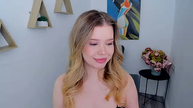 FollowLovee online show from April 2026 08:09:01 PM