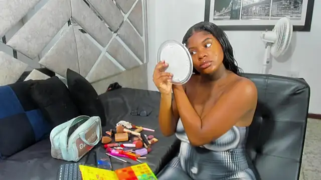 EvaxEmma online show from April 2026 01:37:01 PM