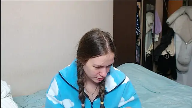 leila bambi  online show from February 2025 03:20:01 PM