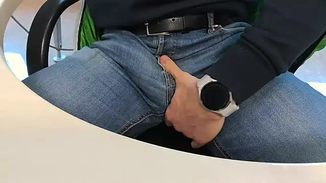 alessandroman2114 online show from February 2025 11:33:01 AM