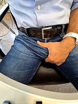 alessandroman2114 online show from September 2025 10:31:02 AM