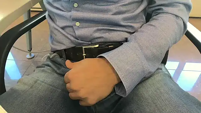 alessandroman2114 online show from October 2025 10:23:02 AM