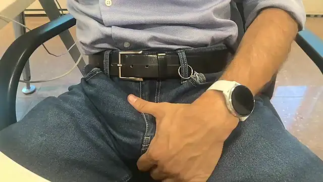 alessandroman2114 online show from October 2025 04:07:02 PM