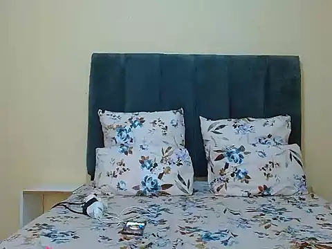 curvycloe1 online show from April 2026 09:01:02 AM