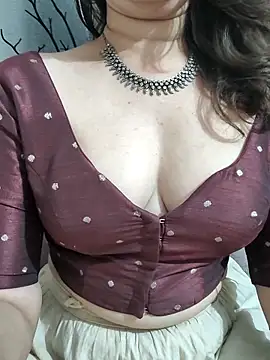 Snapshot of Brown_Maxi chatting on February 2025 04:20:02 PM Brown Maxi online show from February 2025 04:20:02 PM