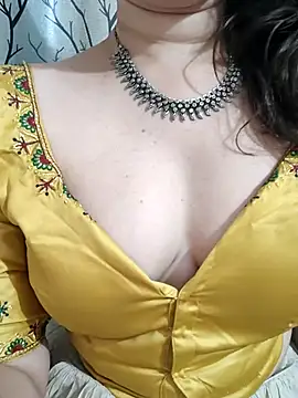 Snapshot of Brown_Maxi chatting on March 2025 10:35:02 AM Brown Maxi online show from March 2025 10:35:02 AM