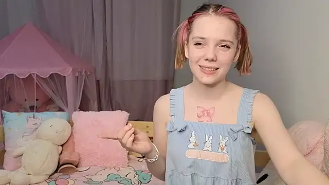 PrincessLittleKiki online show from April 2026 07:14:01 PM