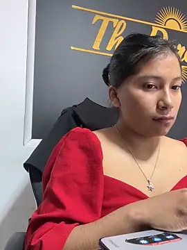 LinnaGardenia online show from March 2025 01:51:01 PM