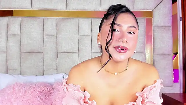 LinnaGardenia online show from April 2026 01:37:02 PM