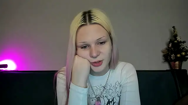 sashakiss99 online show from December 2024 07:18:01 PM