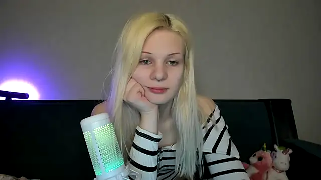 sashakiss99 online show from March 2025 05:22:02 PM