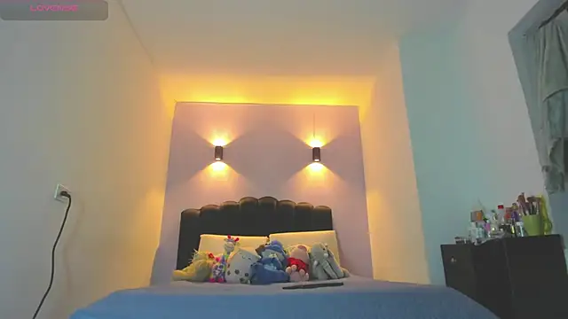 Sofia Clauss  online show from April 2026 05:05:01 AM