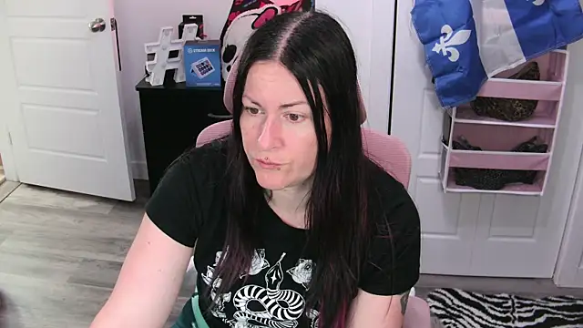 Snapshot of gennyrock chatting on July 2026 12:18:02 PM gennyrock online show from July 2026 12:18:02 PM