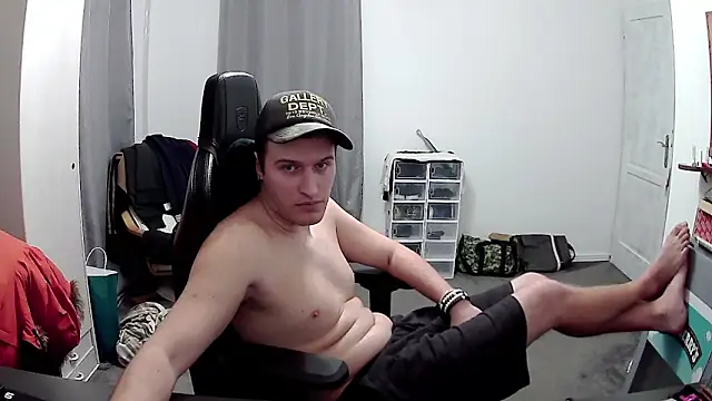 PKrisztian online show from April 2026 08:33:02 PM