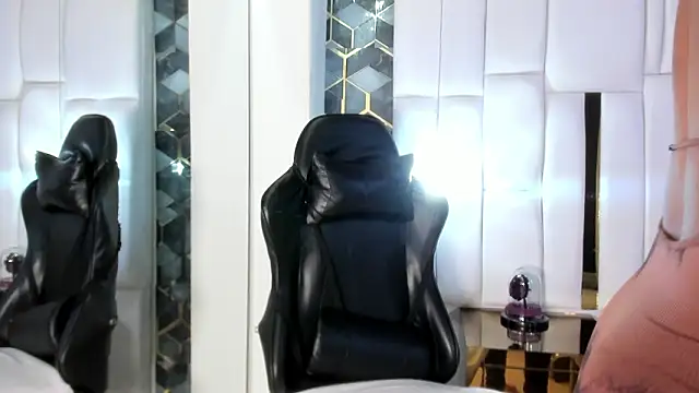 lia mariana online show from March 2026 05:04:02 AM