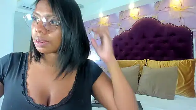 lia mariana online show from July 2026 04:53:02 PM
