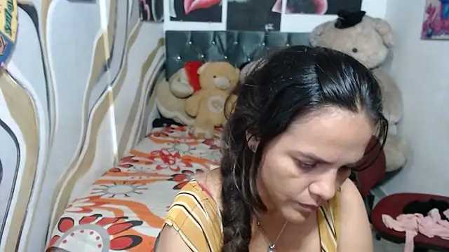 Snapshot of manzanahot9 chatting on February 2026 07:45:01 PM manzanahot9 online show from February 2026 07:45:01 PM