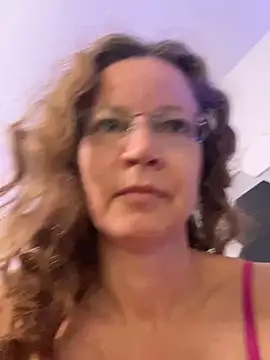 Snapshot of AnnikaRose chatting on June 2026 03:11:02 AM AnnikaRose online show from June 2026 03:11:02 AM