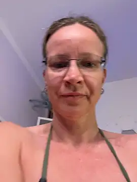 Snapshot of AnnikaRose chatting on July 2026 02:58:01 AM AnnikaRose online show from July 2026 02:58:01 AM