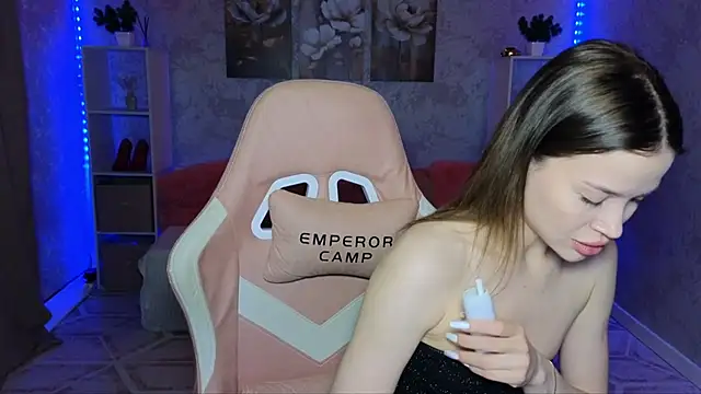 EmmyMills online show from May 2026 08:58:01 PM