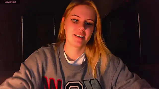 VoluptuousDreams online show from February 2025 07:04:01 PM