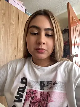 Snapshot of Miabonnett_ chatting on July 2026 03:47:01 PM Miabonnett online show from July 2026 03:47:01 PM