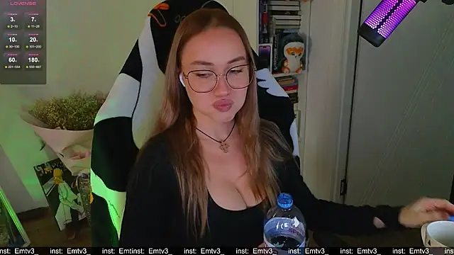 Emili1- online show from November 2025 08:46:02 AM