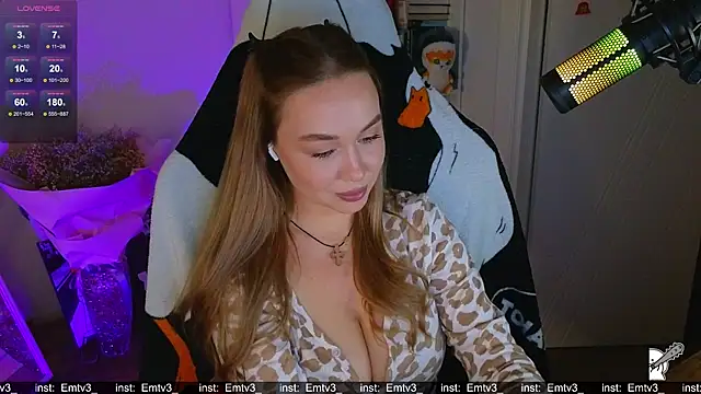 Emili1- online show from December 2025 02:32:02 PM