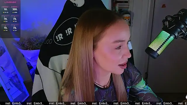 Emili1- online show from December 2025 04:23:02 PM