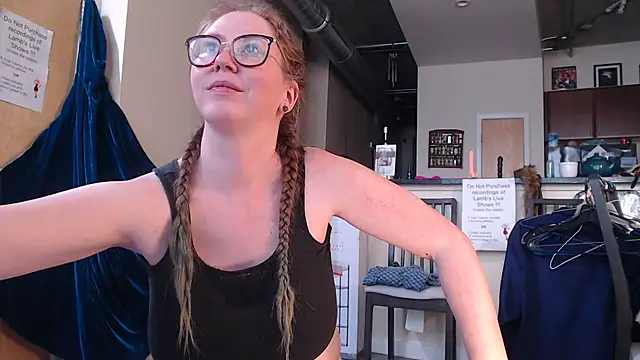 littlelustlamb online show from October 2025 05:32:02 PM