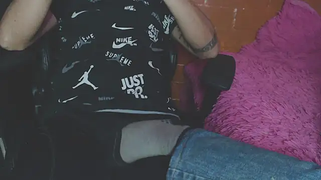 OldManAndGirlishLady online show from December 2024 02:10:02 AM