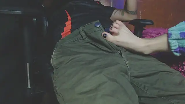 OldManAndGirlishLady online show from January 2025 02:25:01 AM