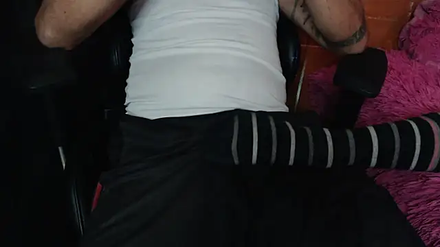 OldManAndGirlishLady online show from February 2025 02:04:01 AM