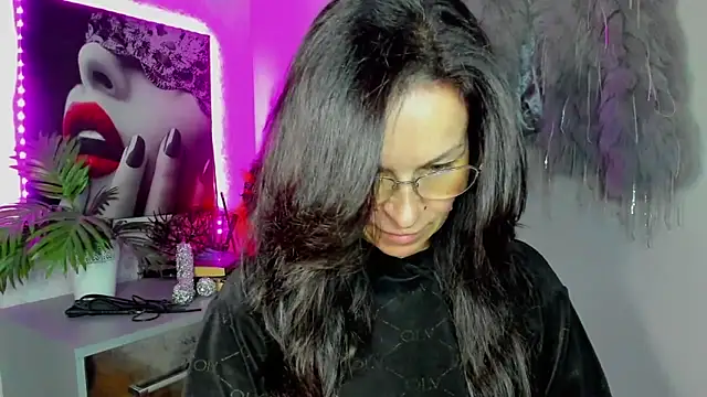 HelenLuxx online show from April 2026 05:33:02 AM