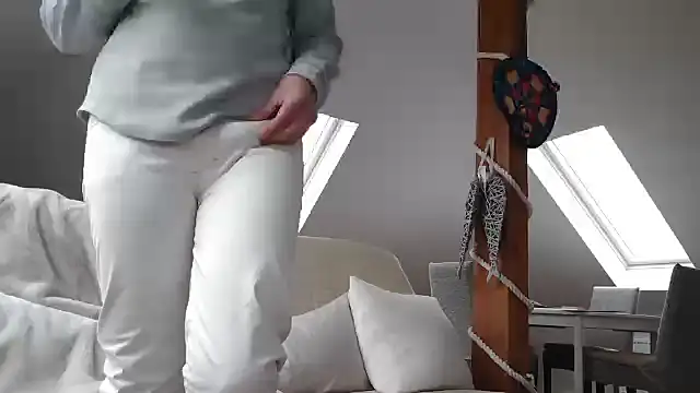 maxmueller321 online show from December 2024 09:40:02 AM