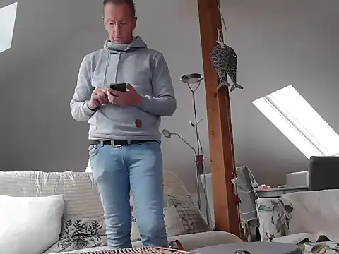 maxmueller321 online show from December 2025 10:12:01 AM