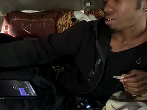 SlimeCrownzOut5 online show from December 2025 07:40:02 PM