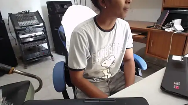 Snapshot of yohatinelly07 chatting on November 2025 02:38:01 PM yohatinelly07 online show from November 2025 02:38:01 PM